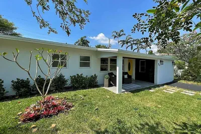 Photo 2 - Chic 3BR 2BA Getaway With Private Pool Oasis