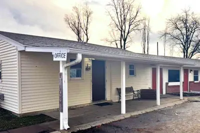 Photo 3 - Skylark Motel by OYO