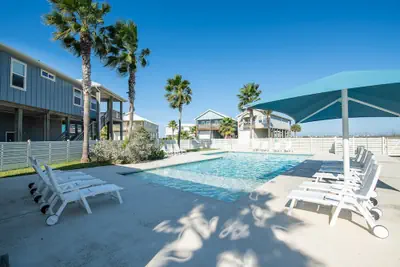Photo 2 - Sunrise Paradise - Pet Friendly! Community Pool!