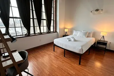 Photo 4 - Sosuite 2BR Apt w W D Gym On-site Restaurant