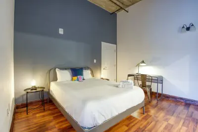 Photo 2 - Sosuite 1BR Apt w W/d, Gym, On-site Restaurant
