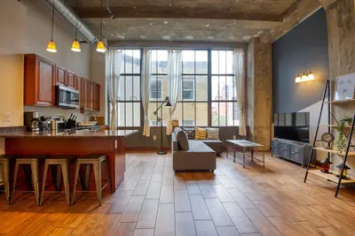 Photo 3 - Sosuite 1BR Apt w W/d, Gym, On-site Restaurant