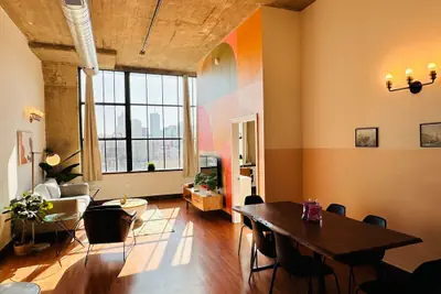 Photo 2 - Sosuite 2BR Apt w W/d, Gym, On-site Restaurant