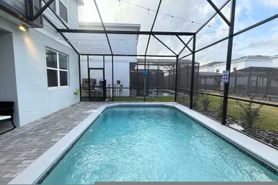 Photo 3 - Upstay Family Home w Cinema Pool BBQ Clermont
