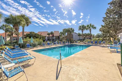 Photo 2 - 2BR Condo in Edgewater Resort With Golf, Tennis, Pools & Free Tram Service!