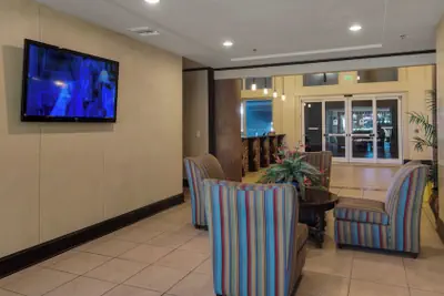 Photo 3 - Beachfront Condo: Gulf & Poolside Fun!