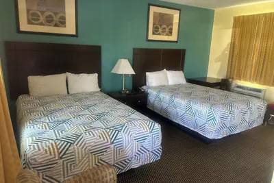 Photo 3 - Tropical Palm Motel