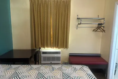 Photo 5 - Tropical Palm Motel