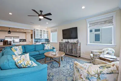 Photo 3 - Beachfront 5bed Easybreezy East