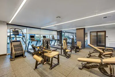Photo 5 - Luxury 2BR by Oneluxstay