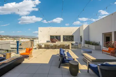 Photo 3 - Luxury 2BR by Oneluxstay