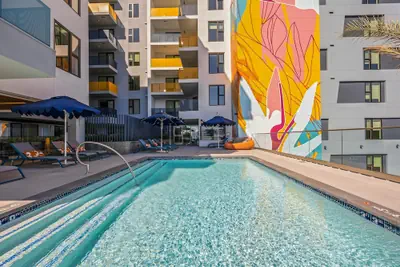 Photo 2 - Luxury 2BR by Oneluxstay
