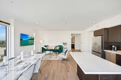 Photo 4 - Luxury 2BR by Oneluxstay