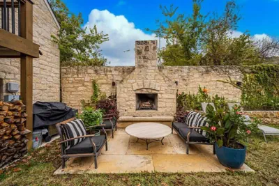 Photo 2 - Luxurious Historic 5BR Fredericksburg inn w spa