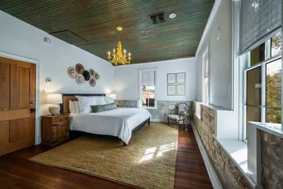 Photo 5 - Luxurious Historic 5BR Fredericksburg inn w spa