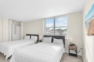 Photo 2 - Bay Harbor Sunset Apt 3C