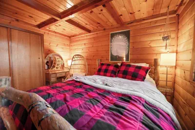 Photo 3 - Charming Mountain Getaway