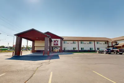 Photo 2 - Western Executive Inn