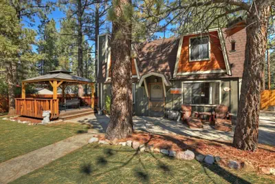 Photo 2 - 88 Acres Cottage in Big Bear w HotTub