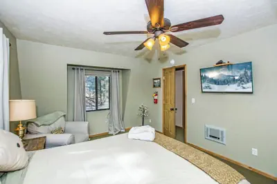 Photo 4 - 88 Acres Cottage in Big Bear w HotTub
