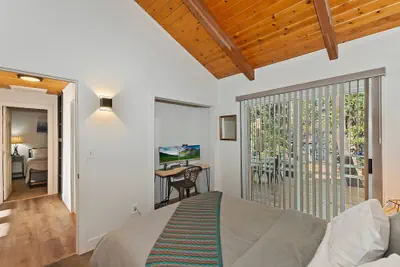 Photo 5 - Peaceful Sunshine Chalet with Hot Tub