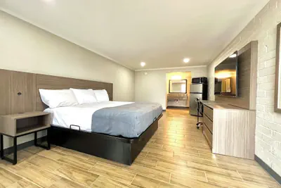 Photo 4 - Economy Suites Extended Stay Tulsa