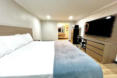 Photo 5 - Economy Suites Extended Stay Tulsa