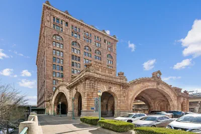 Photo 2 - Placemakr Downtown Pittsburgh at The Pennsylvanian