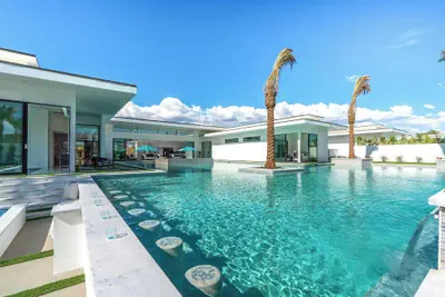 Photo 5 - Sleeps 20 Spacious Retreat Pool & Hot Tub Retreat Bravo Villa #4 by Avantstay