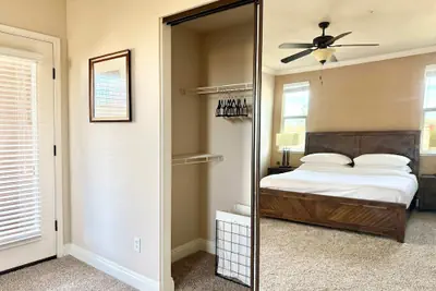 Photo 2 - New Trendy 1BR Apartment With Heated Pool Gym Minigolf
