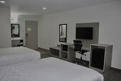 Photo 4 - Hummingbird Hotel