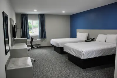 Photo 3 - Hummingbird Hotel