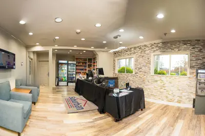 Photo 3 - Suburban Studios Charlotte - Ballantyne