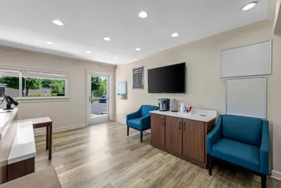 Photo 4 - Suburban Studios Charlotte - Ballantyne