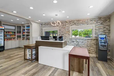 Photo 3 - Suburban Studios Charlotte - Ballantyne