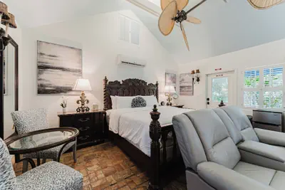 Photo 3 - Guest House Suite