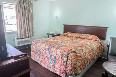 Photo 5 - OYO Hotel Jonesboro Near Atlanta Airport