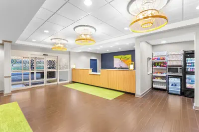 Photo 4 - Spark by Hilton Dothan