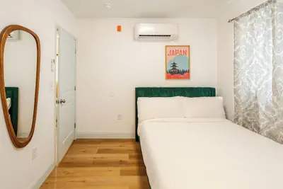 Photo 3 - Cozy Stay near Fishtown & City Center