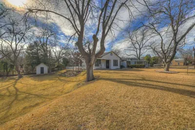 Photo 2 - Leicht Haus Hot-tub & Fire Pit, 5 Blks to Marktplatz!