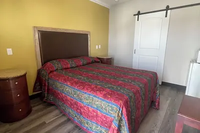 Photo 4 - Stadium Inn & Spas