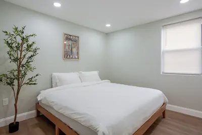 Photo 2 - Stylish Minimalist Stay in City Center