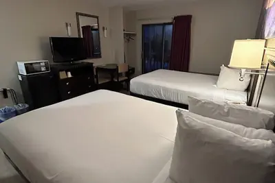 Photo 4 - Park Inn