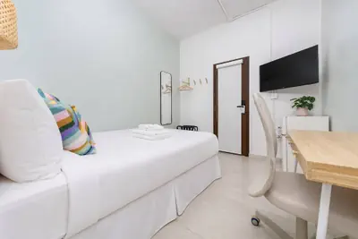 Photo 4 - Room 13: Breezy Veranda Stay w/ City Views