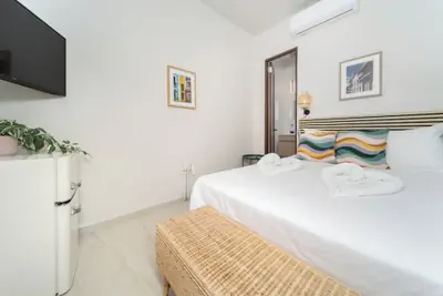 Photo 5 - Room 14: Chill City Veranda Near Miramar