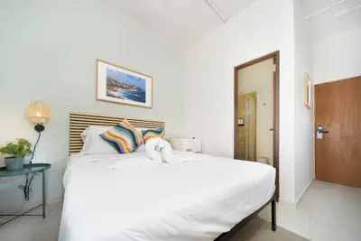 Photo 2 - Room 12: Sunlit Balcony Stay Near Calle Cerra