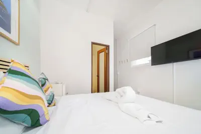 Photo 5 - Room 12: Sunlit Balcony Stay Near Calle Cerra