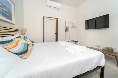 Photo 4 - Room 11: Balcony Bliss in Creative Santurce