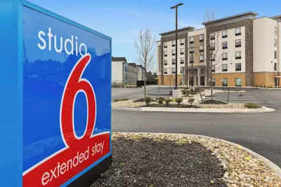 Photo 2 - Studio 6 Richmond Airport