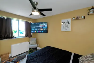 Photo 4 - Spacious 3BR Condo in DTWN